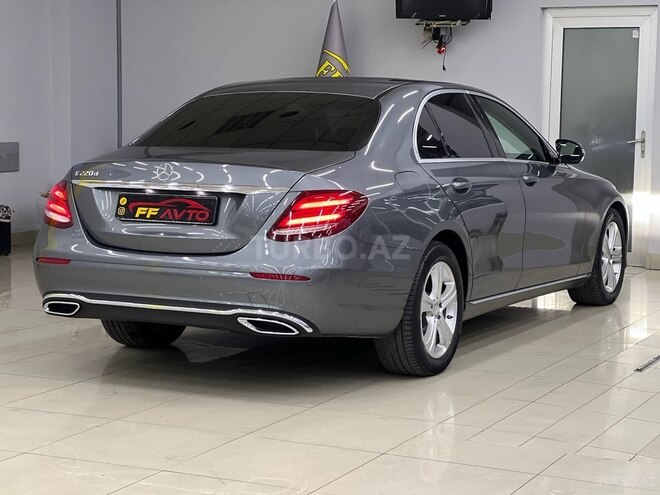 Mercedes E 220 d-7