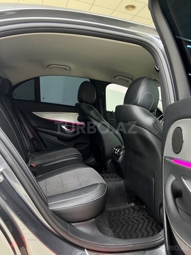 Mercedes E 220 d-12