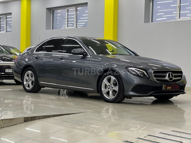 Mercedes E 220 d-3
