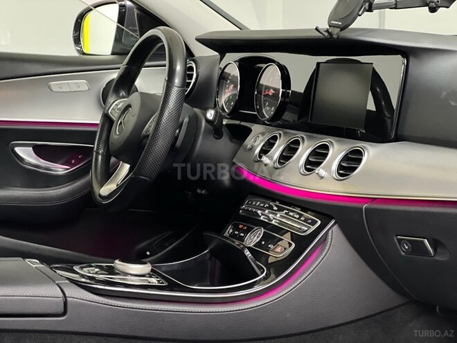 Mercedes E 220 d-11