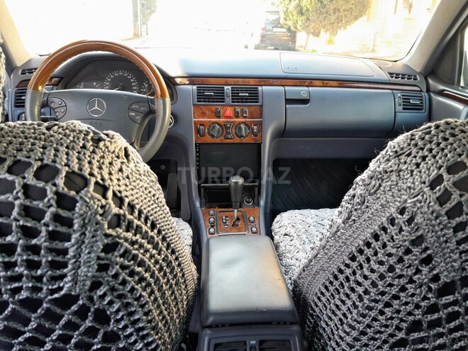 Mercedes E 240 1999, 295,000 km - 2.4 л - Gəncə