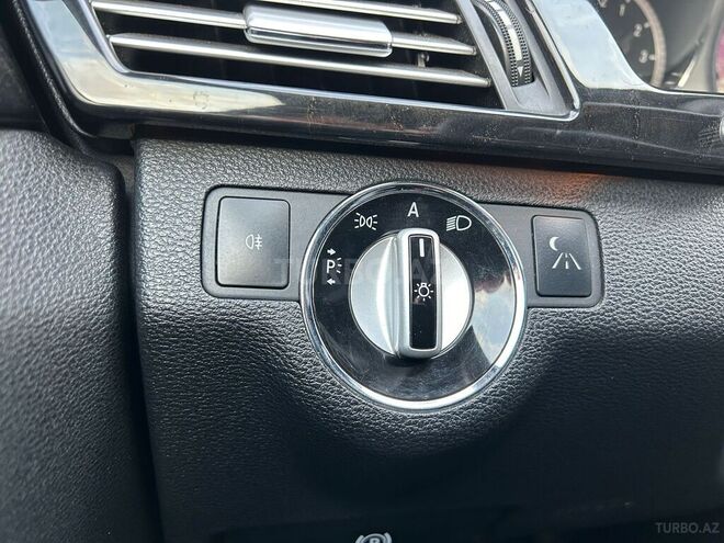 Mercedes E 350 d 2011, 299,500 km - 3.0 l - Bakı