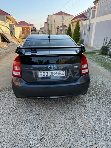 Toyota Prius-5