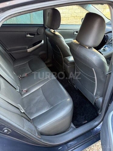 Toyota Prius-8
