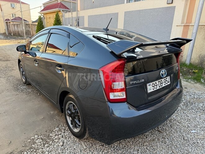 Toyota Prius-11