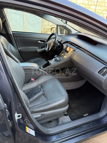 Toyota Prius-7