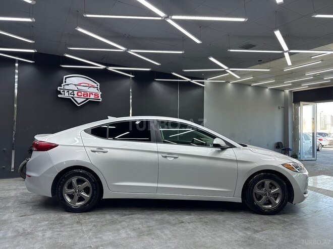 Hyundai Elantra-3