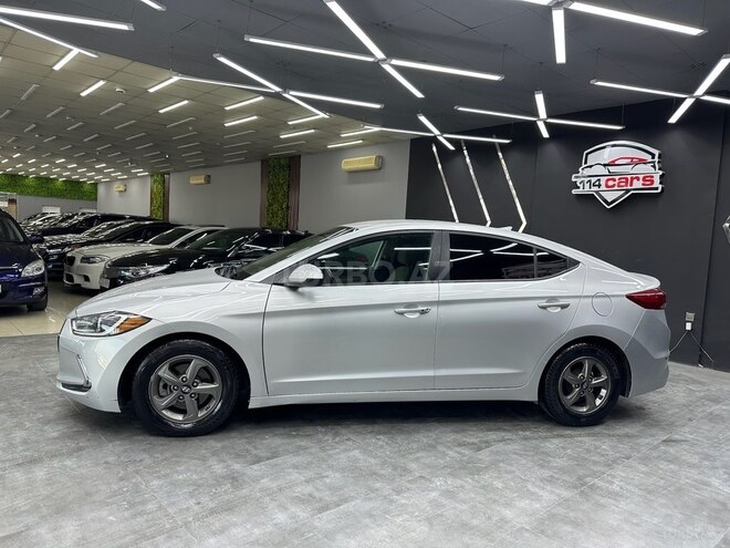 Hyundai Elantra-4