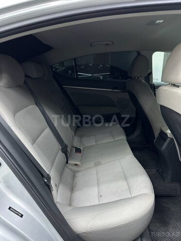 Hyundai Elantra-10