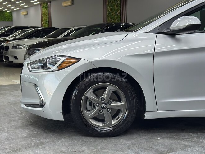 Hyundai Elantra-5