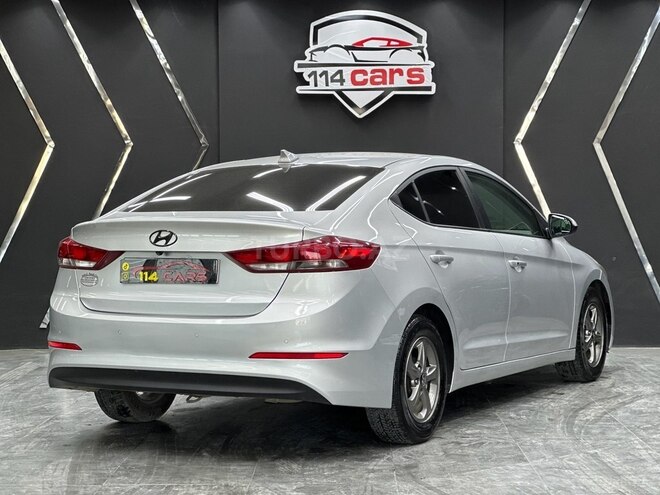 Hyundai Elantra-8