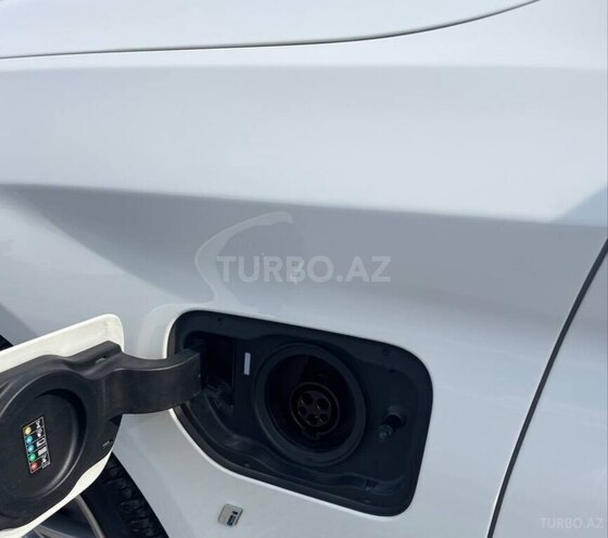 BMW 330e 2016, 93,000 km - 2.0 l - Bakı