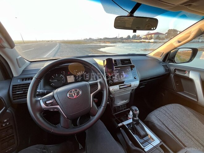 Toyota Land Cruiser Prado-6