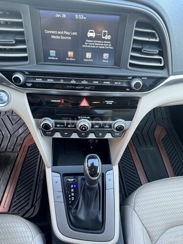 Hyundai Elantra-12