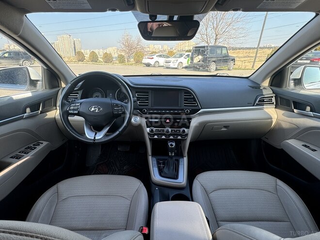 Hyundai Elantra-8