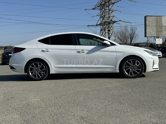 Hyundai Elantra-4