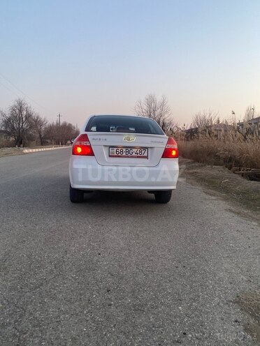 Chevrolet Aveo-8