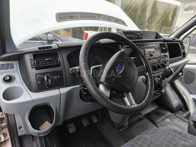 Ford Transit-3