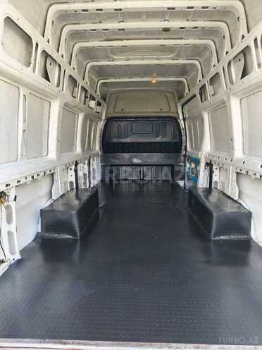 Ford Transit-9