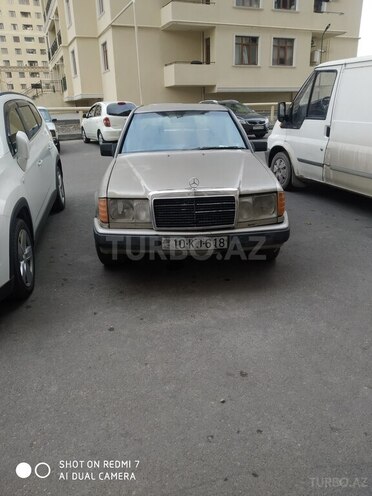 Mercedes E 250 1986, 425,679 km - 2.5 л - Bakı