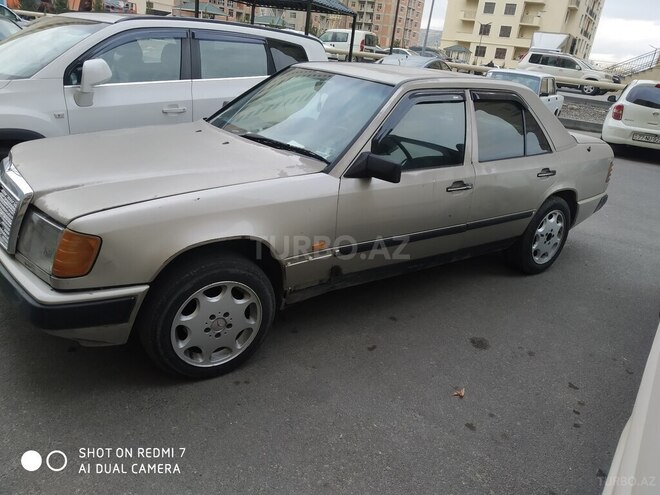 Mercedes E 250 1986, 425,679 km - 2.5 л - Bakı