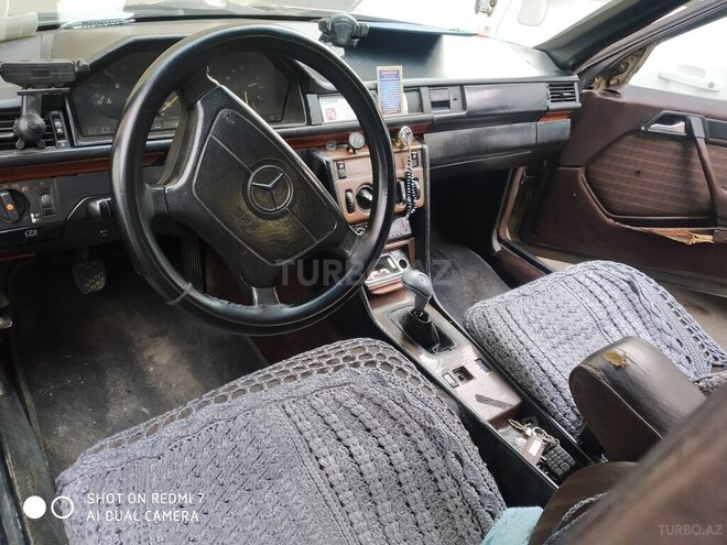 Mercedes E 250 1986, 425,679 km - 2.5 л - Bakı