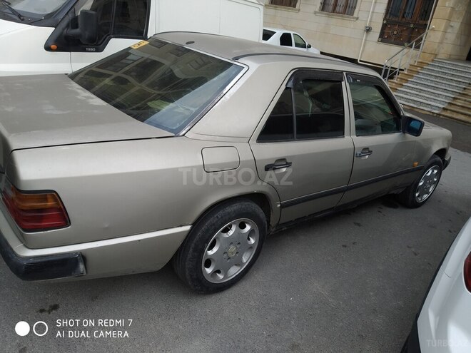 Mercedes E 250 1986, 425,679 km - 2.5 л - Bakı