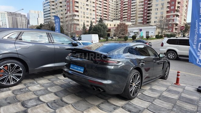 Porsche Panamera Turbo-4