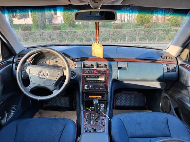Mercedes E 240 1998, 259,000 km - 2.4 l - Masallı