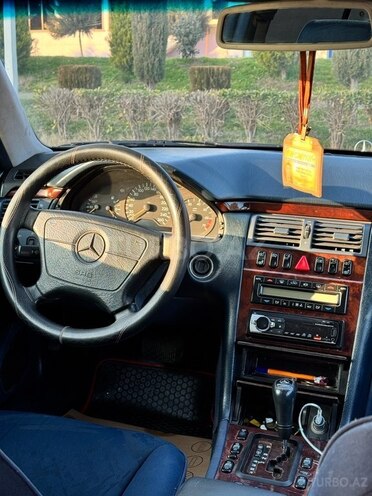 Mercedes E 240 1998, 259,000 km - 2.4 l - Masallı