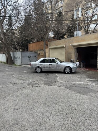 Mercedes C 200 2000, 118,000 km - 2.0 л - Bakı