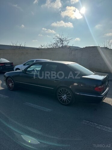 Mercedes E 240 1999, 355,000 km - 2.4 l - Bakı