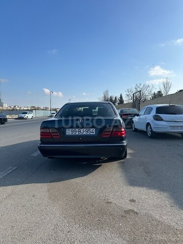 Mercedes E 240 1999, 355,000 km - 2.4 l - Bakı