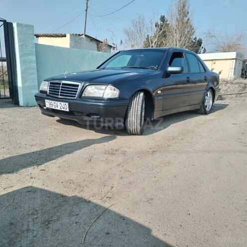 Mercedes C 240 2000, 804,672 km - 2.4 l - Salyan