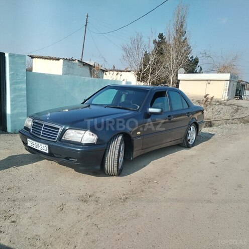 Mercedes C 240 2000, 804,672 km - 2.4 l - Salyan
