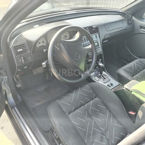 Mercedes C 240 2000, 804,672 km - 2.4 l - Salyan