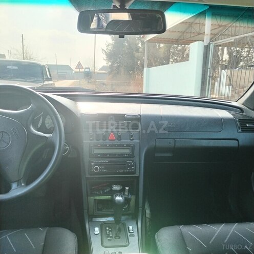 Mercedes C 240 2000, 804,672 km - 2.4 l - Salyan