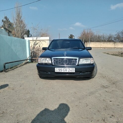 Mercedes C 240 2000, 804,672 km - 2.4 l - Salyan