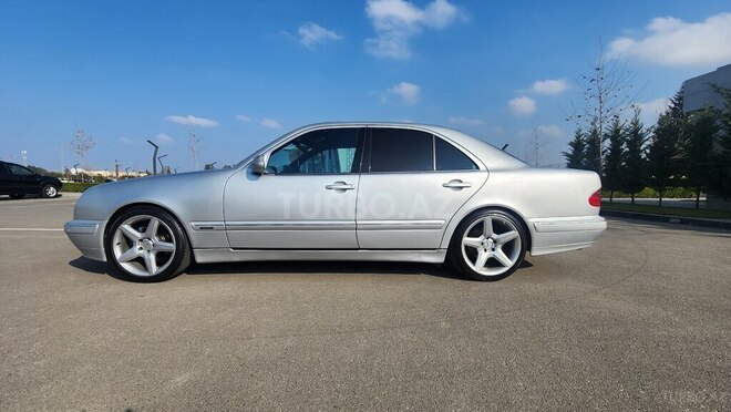 Mercedes E 320 2000, 452,000 km - 3.2 l - Salyan