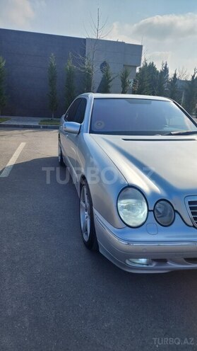 Mercedes E 320 2000, 452,000 km - 3.2 l - Salyan