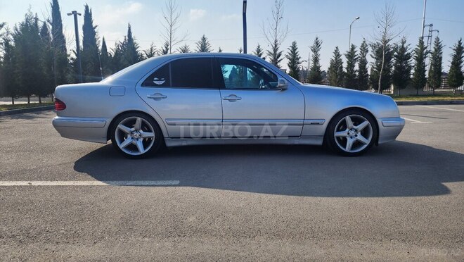 Mercedes E 320 2000, 452,000 km - 3.2 l - Salyan