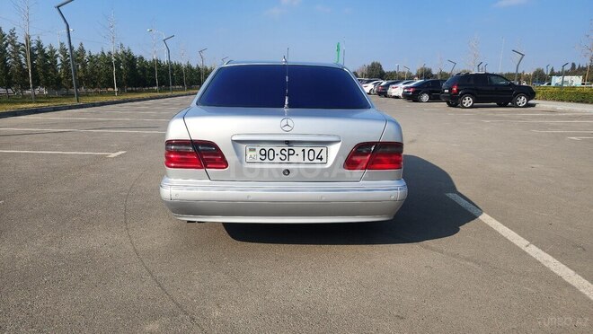 Mercedes E 320 2000, 452,000 km - 3.2 l - Salyan