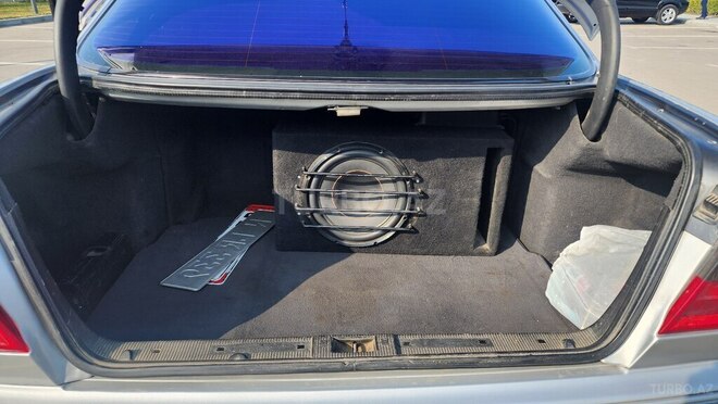 Mercedes E 320 2000, 452,000 km - 3.2 l - Salyan