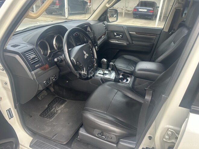 Mitsubishi Pajero 2013, 236,000 km - 3.5 л - Bakı