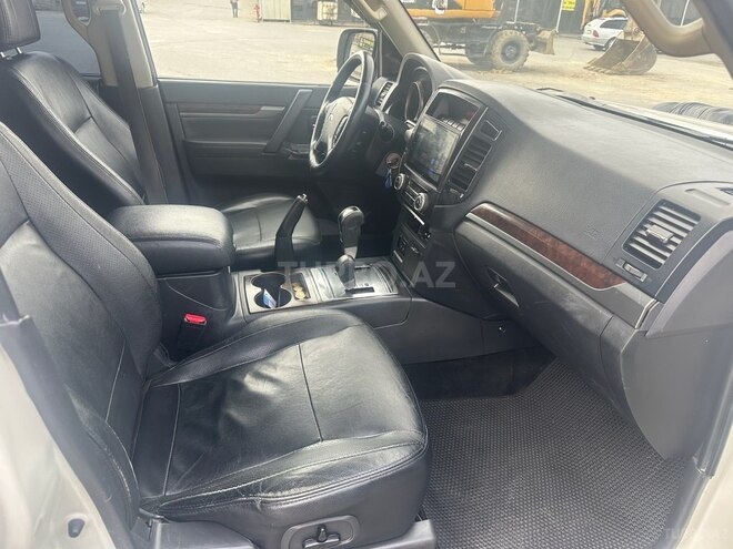 Mitsubishi Pajero 2013, 236,000 km - 3.5 л - Bakı