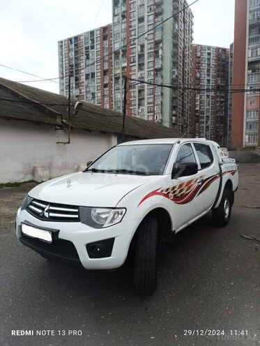 Mitsubishi L200 2010, 191,000 km - 2.5 л - Bakı