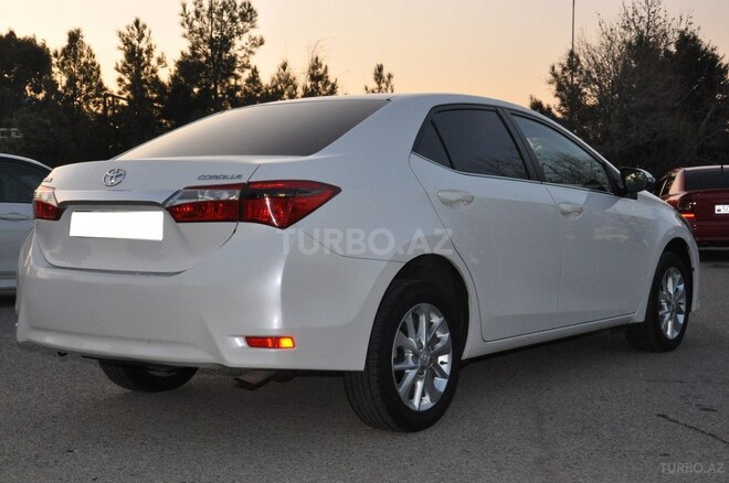Toyota Corolla 2013, 215,000 km - 1.6 l - Salyan