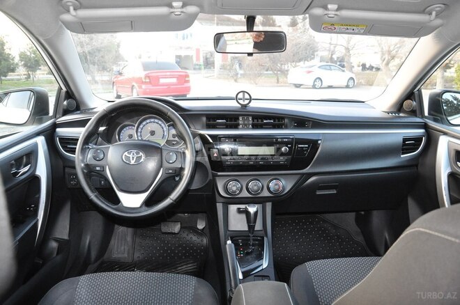 Toyota Corolla 2013, 215,000 km - 1.6 l - Salyan