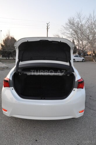 Toyota Corolla 2013, 215,000 km - 1.6 l - Salyan