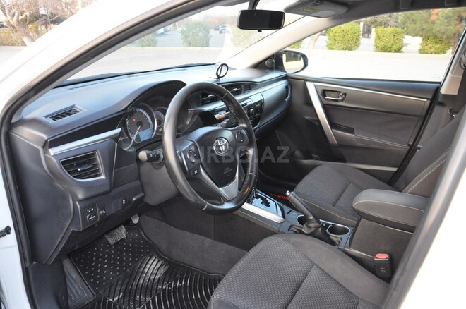 Toyota Corolla 2013, 215,000 km - 1.6 l - Salyan